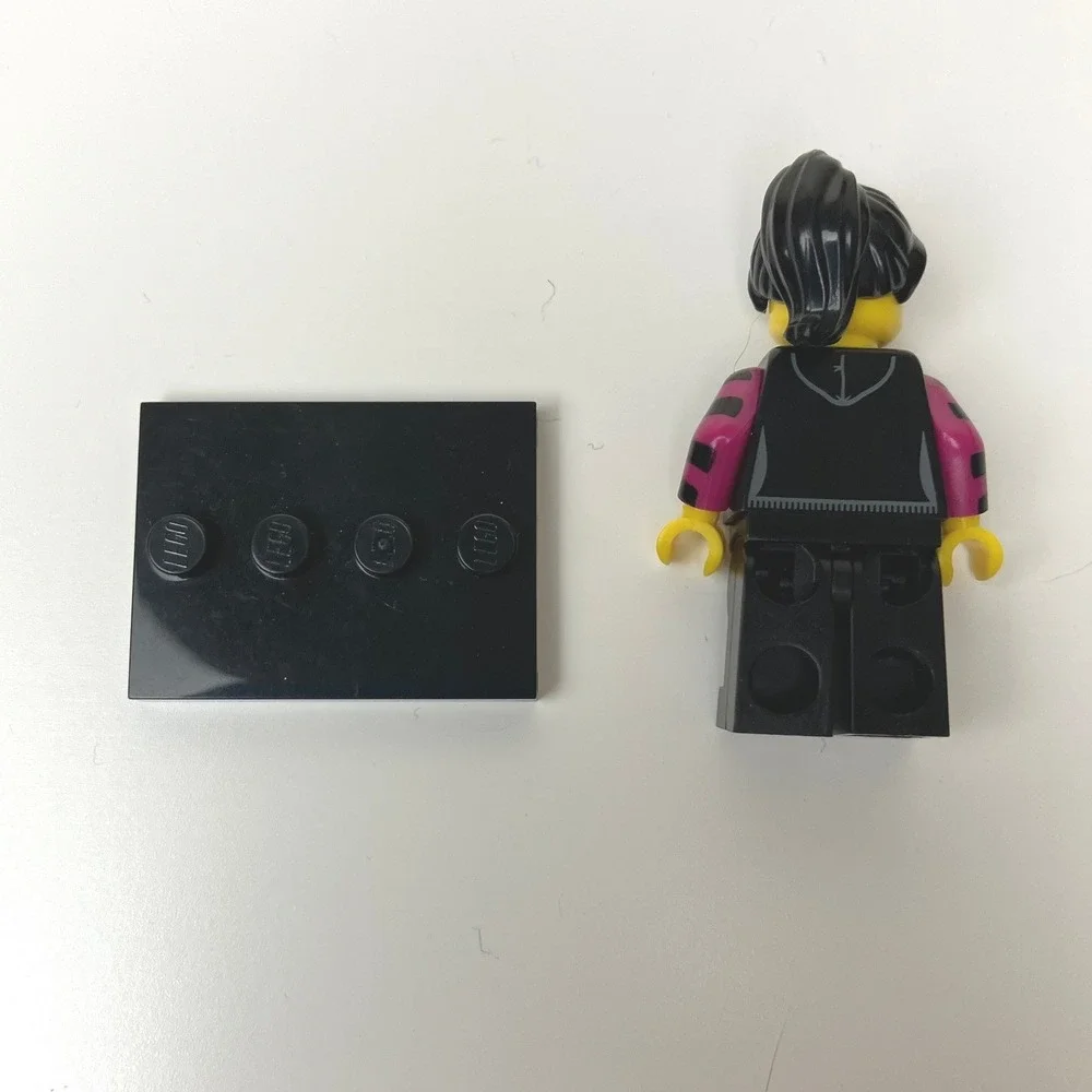 Lego Minifigure Series 6 Skater Girl Retired Collectible‎